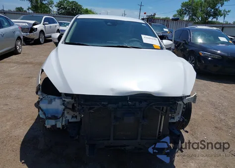 2018 Mazda Mazda3 Sport из США, поврежденный, VIN 3MZBN1U70JM249689